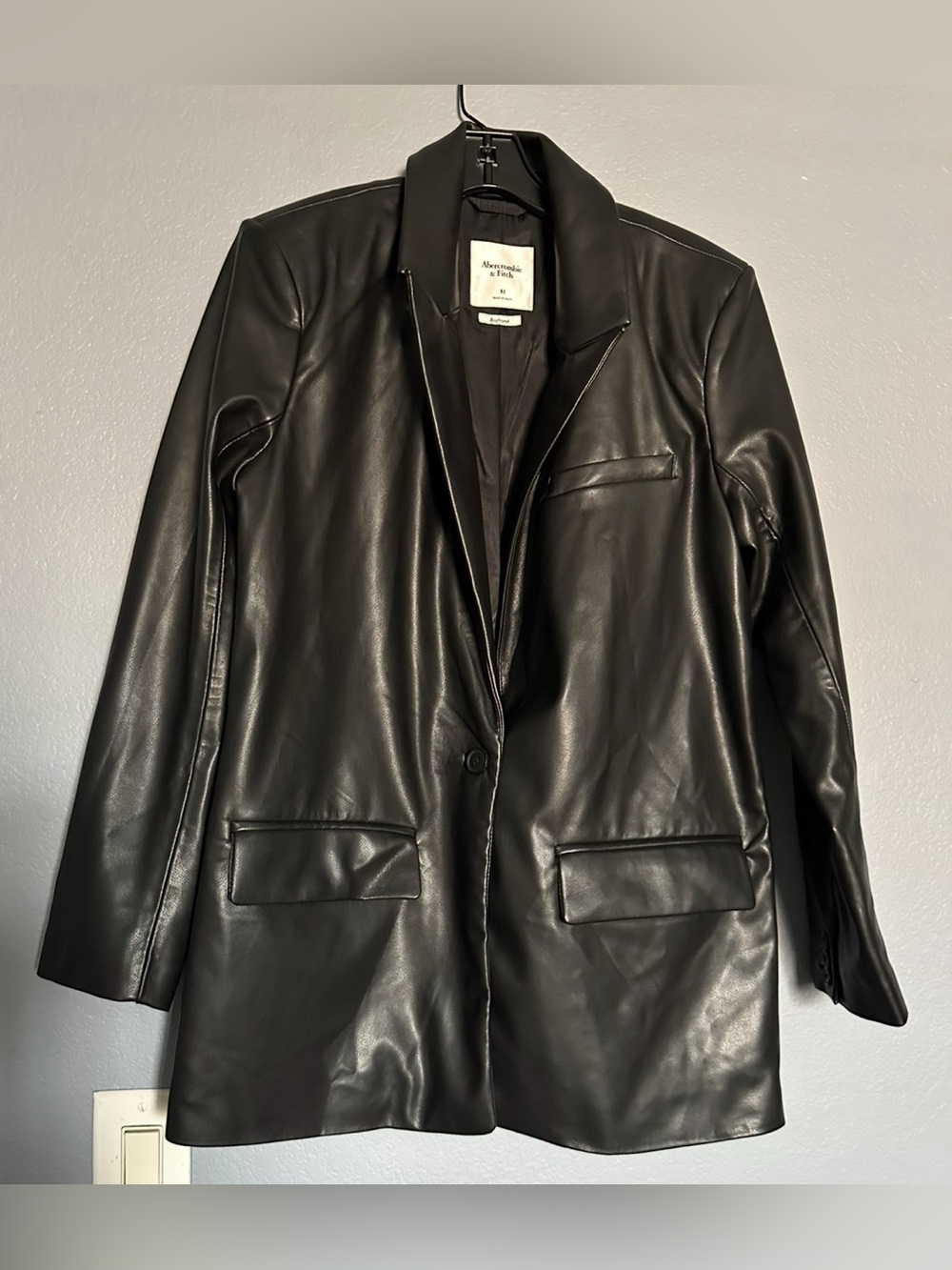 ABERCROMBIE & FITCH BOYFRIEND FAUX LEATHER BLAZER